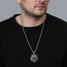 عکس گردنبند گرگ
